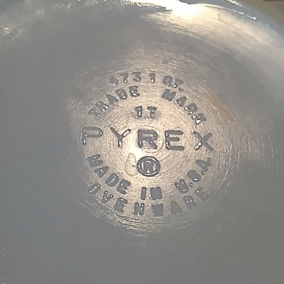 Vintage Pyrex Town and Country baking dish - Picture 2 of 2